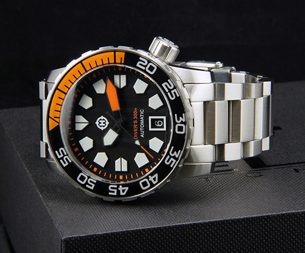 Helm dive watch sale